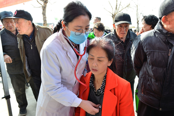山西省人民医院在刘胡兰镇开展义诊、免费体检