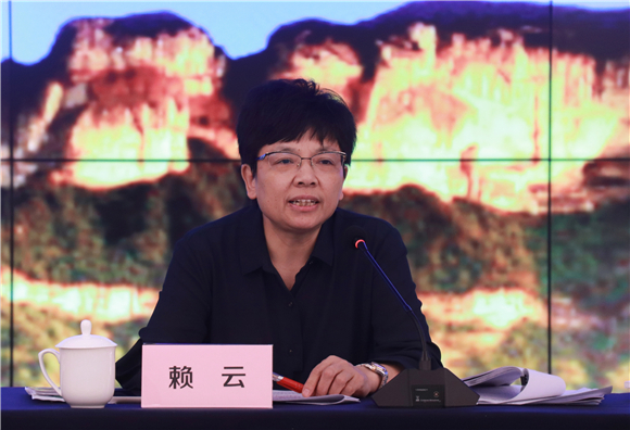 2南川区委常委、宣传部部长赖云致欢迎词并介绍南川经济社会发展亮点。华龙网-新重庆客户端 葛彧 摄