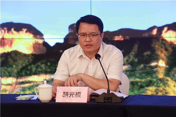 3南川区农业农村委主任胡光模介绍南川乡村振兴工作情况。华龙网-新重庆客户端 葛彧 摄