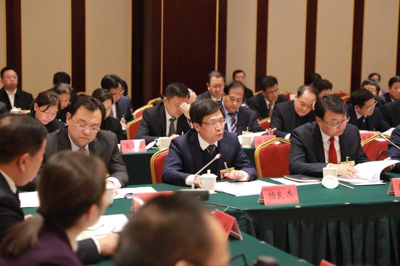 7代表谈体会、话心声，积极建言献策.jpg