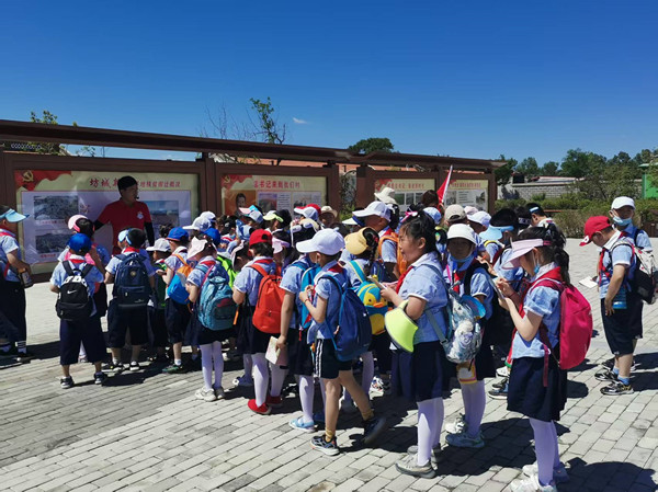 坊城新村用丰富的载体弘扬社会主义<span class="sensitiveWord"><span class="sensitiveWord"><span class="sensitiveWord">核心价值观</span></span></span>宣传正能量_副本.jpg