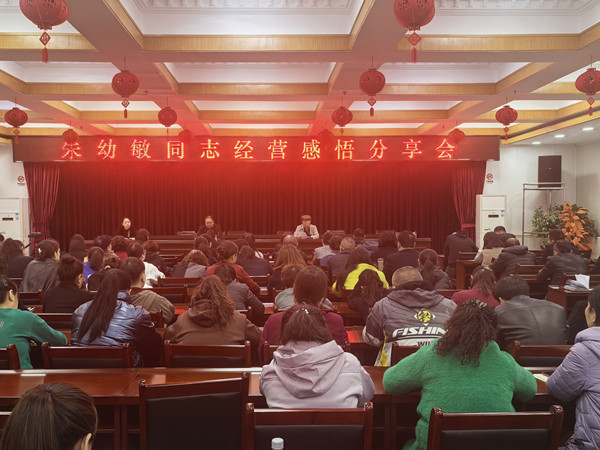 举行“诚信经营”商户分享会_副本.jpg