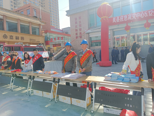 安全生产月活动进行安全宣传_副本.jpg 安全生产月活动进行安全宣传_副本.jpg