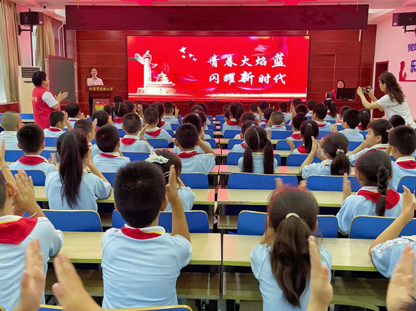 7月3日，“红色薪火代代传，校园礼赞老兵魂_副本.jpg