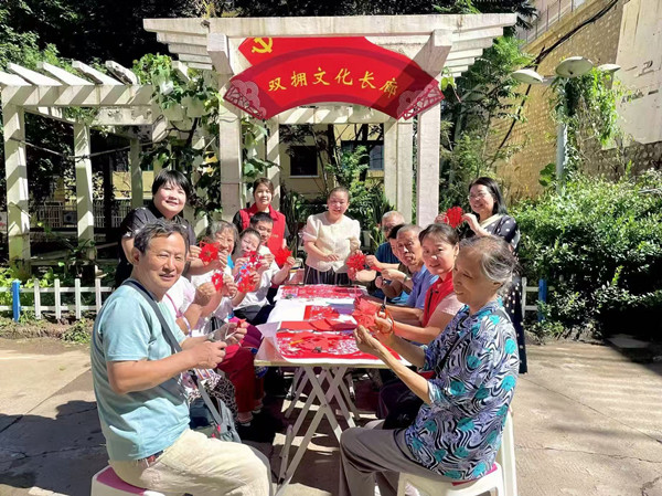 组织协调非遗传承人李红英老师开展八一活动_副本.jpg