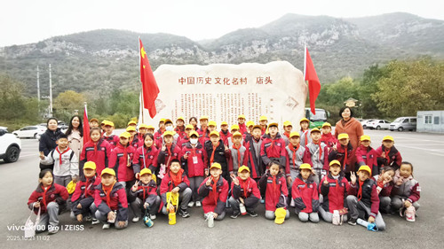 202510月太原市晋源区实验小学组织“最美瞬间”取得“护照”的学生赴店头古堡参加社会实践活动_副本.jpg